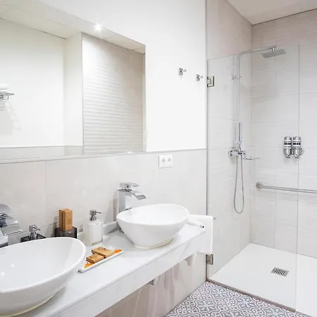 The Old Town Boutique - Adults Recommended Естепона